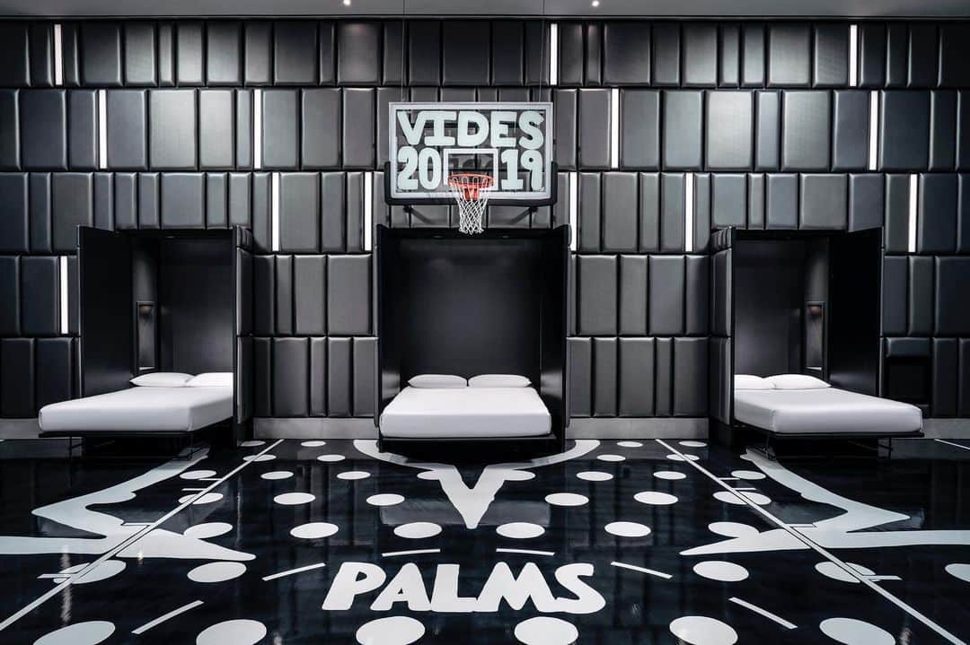 のインスタグラム：「Hoop dreams meet suite dreams. Hardwood Suite.」