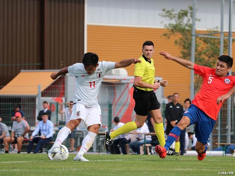 日本サッカー協会さんのインスタグラム写真 - (日本サッカー協会Instagram)「📸Match Photos フランスで行われている第47回トゥーロン国際大会2019に出場しているU-22日本代表は6月4日(火)、大会2戦目でU-22チリ代表と対戦しました。6分に三笘薫選手が先制点を決めると、その後もチリを圧倒。6-1と大勝し、大会2連勝でグループ首位に立ち、準決勝進出に前進しました。 ・ GK 12 #山口瑠伊 DF 3 #椎橋慧也　→63' MF 20 #松岡大起 DF 5 #大南拓磨 DF 15 #岡崎慎 DF 22 #田中駿汰 MF 8 #三笘薫 →79' MF 7 #伊藤達哉 MF 13 #岩崎悠人 MF 14 #相馬勇紀 MF 16 #川井歩 MF 17 #高宇洋 FW 11 #旗手怜央 →69'  FW 18 #小松蓮 ・ #横内昭展 監督代行 ・ 🏆第47回トゥーロン国際大会 2019 6/1 2-1 イングランド🏴󠁧󠁢󠁥󠁮󠁧󠁿 6/4 6-1 チリ🇨🇱 6/8 vs ポルトガル🇵🇹 ・ ＃daihyo ＃jfa」6月5日 10時19分 - japanfootballassociation