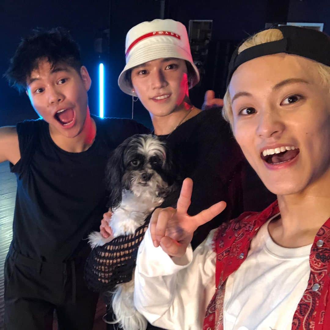 NCT 127さんのインスタグラム写真 - (NCT 127Instagram)「Hahaha with Sean Lew! Dance really brings everyone together guys haha it was a pleasure to dance with and hope we can meet again~~ It was really a great time haha hope you guys like the video too!! The dance was fun lool thanks sean!! NCT 127 〖 #SUPERHUMAN 〗  #WE_ARE_SUPERHUMAN #NCT127_SUPERHUMAN」6月5日 10時21分 - nct127