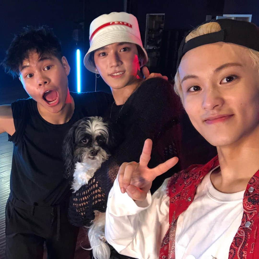 NCT 127さんのインスタグラム写真 - (NCT 127Instagram)「Hahaha with Sean Lew! Dance really brings everyone together guys haha it was a pleasure to dance with and hope we can meet again~~ It was really a great time haha hope you guys like the video too!! The dance was fun lool thanks sean!! NCT 127 〖 #SUPERHUMAN 〗  #WE_ARE_SUPERHUMAN #NCT127_SUPERHUMAN」6月5日 10時21分 - nct127