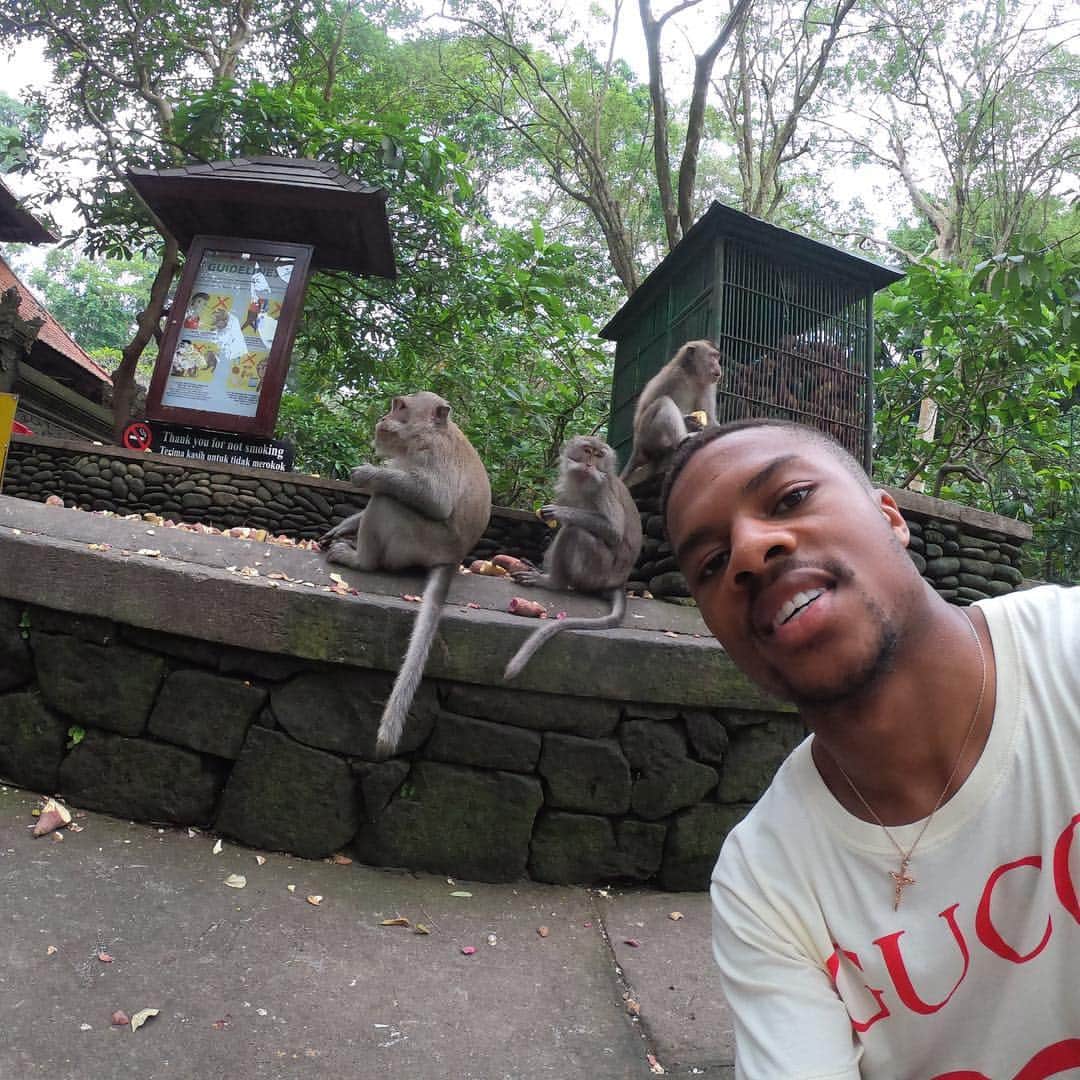 チュバ・アクポムさんのインスタグラム写真 - (チュバ・アクポムInstagram)「Monkey Selfies 😅🐒🤙🏾」6月5日 21時13分 - cakpom