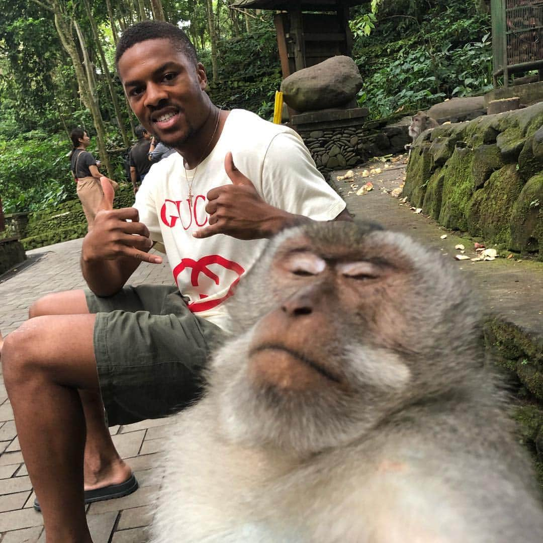 チュバ・アクポムさんのインスタグラム写真 - (チュバ・アクポムInstagram)「Monkey Selfies 😅🐒🤙🏾」6月5日 21時13分 - cakpom