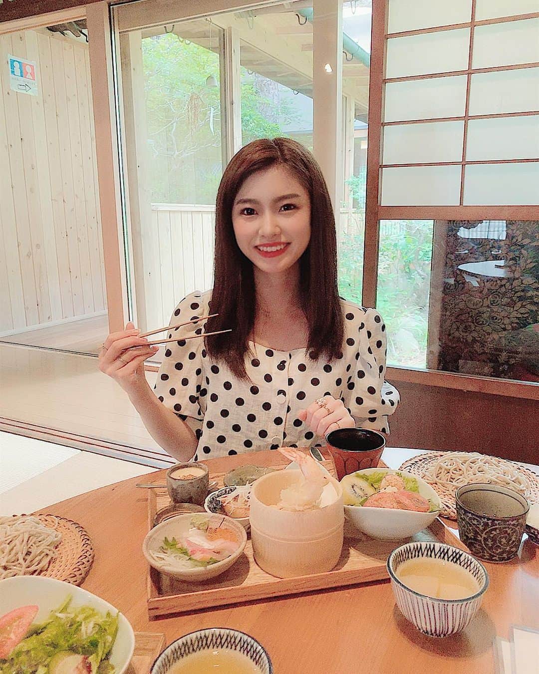 八軒あやねのグルメインスタ