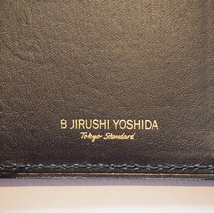 B JIRUSHI YOSHIDAさんのインスタグラム写真 - (B JIRUSHI YOSHIDAInstagram)「【REARRIVAL】 〈PORTER×B印 ヨシダ〉”P.G.B”WALLET ・ 過去に吉田カバンで記念モデルとして発売された”P.G.B”をB印 ヨシダの別注によりエクスクルーシブとして復刻。 ・ 重厚感あふれるメイン素材は肉厚のヌメ革にゴート(山羊)の型押しを施したものとなります。使い込むほどに増す味わいをお楽しみいただけます。 ・ COLOR:BLACK price:¥18,000+TAX ・ #P.G.B#bjirushiyoshida #B印YOSHIDA #代官山 #daikanyama#TOKYO#BEAMS#ビームス#yosidakaban#吉田カバン#ポーター #porter #비지루시요시다 #도쿄 #다이칸야마 #빔스 #빔즈 #포터 #데일리룩 #b印yoshidalineup」6月5日 19時49分 - bjirushiyoshida