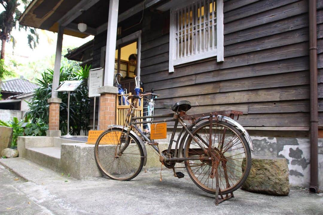 みかんさんのインスタグラム写真 - (みかんInstagram)「. 青田七六。 . 日本統治時代、日本人大学教授の足立仁氏が暮らした一軒家をカフェに。 少し前に、池上さんの番組で出てきました。 「こんな自転車、私も乗ってました」と池上さん。 . #青田七六  #台北 #mikanmamatabi」6月5日 19時51分 - aja.ri