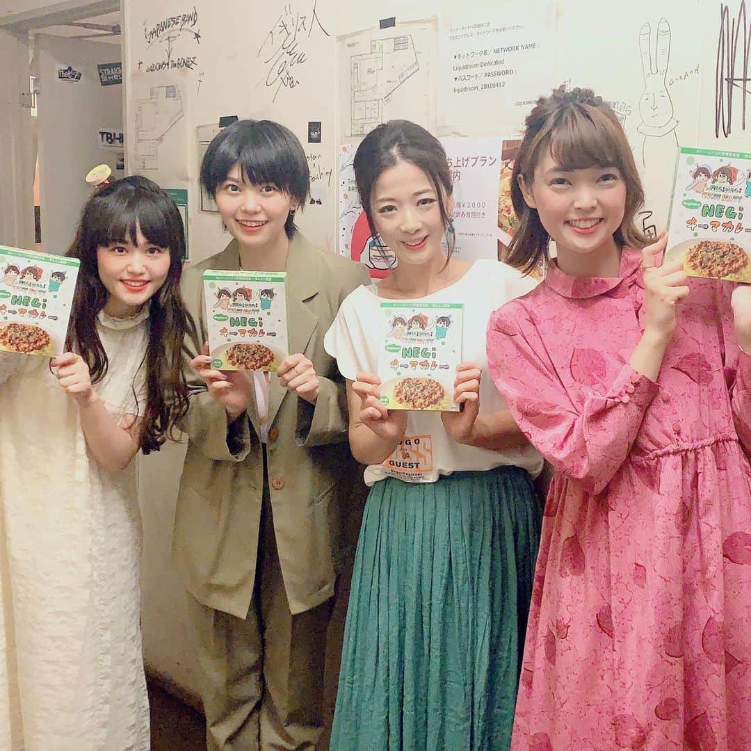 一条もんこさんのインスタグラム写真 - (一条もんこInstagram)「新発売の、 Negiccoのネギキーマカレー。  Negicco Meguちゃんの30周年を記念した30組のアーティストによるTシャツ企画。 6月4〜8日恵比寿 KATA 13〜15日 新潟EAST MOAT STREET BLUES こちらでネギッコレトルトカレーも販売中でしたが、予想を上回るご購入をいただき、一旦品切れになってしまいました(＞＜)ありがとうございます！！ 近日追加製造に入りますので、 いましばらくお待ちくださいませ。 #カレー#Negicco#完売御礼#レトルトカレー#レシピ監修#ネギキーマカレー#ネギッコ#ダブルネギ#新潟#新潟をカレー県に#Nao☆#Kaede#Megu#一条もんこ」6月5日 20時02分 - monko1215