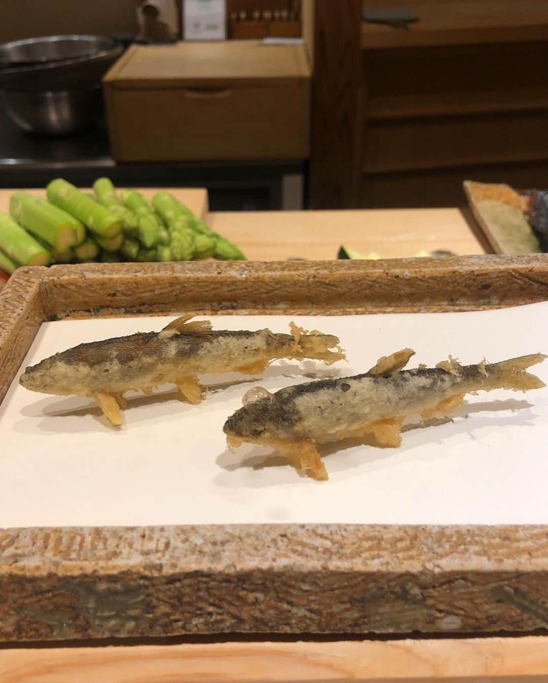 濱野りれさんのインスタグラム写真 - (濱野りれInstagram)「Tempura 'Sonoji' I came here for the first time!! I am so satisfied to eat such a classic tempura until full ❤︎ Thank you for this opportunity to eat Sonoji's Tempura!! .. .. はじめての '蕎ノ字' さん🍤 王道の天ぷらをこんなにお腹いっぱいたべれて幸せ〜🥺💫 天ぷらってあんまり食べる機会なくてもっと色んなお店発掘したいなと思いました😊🌹 .. .. #rirelog#sonoji#tempura#tenpura #toptokyorestaurants#tokyorestaurant#nihonbashi#ningyocho#tokyoeats#foodie#foodstagram#gourmet#tabelog#食べログ#天ぷら#日本橋#人形町#人形町グルメ#日本橋グルメ#食べるの大好き#食べ歩き#東京グルメ#グルメ部#グルメ女子#たべすたぐらむ#蕎ノ字#日本橋蕎ノ字」6月5日 20時05分 - riregram