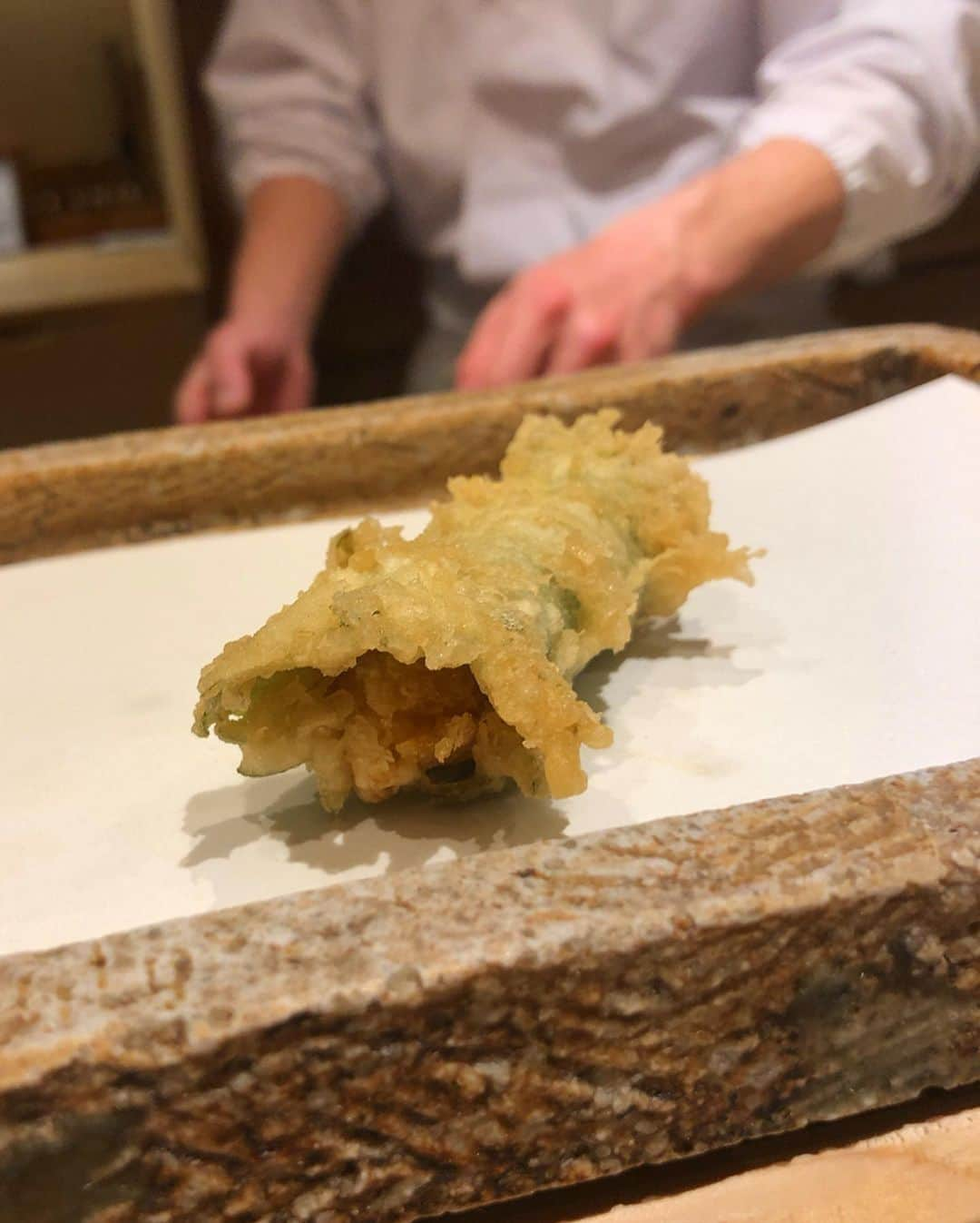 濱野りれさんのインスタグラム写真 - (濱野りれInstagram)「Tempura 'Sonoji' I came here for the first time!! I am so satisfied to eat such a classic tempura until full ❤︎ Thank you for this opportunity to eat Sonoji's Tempura!! .. .. はじめての '蕎ノ字' さん🍤 王道の天ぷらをこんなにお腹いっぱいたべれて幸せ〜🥺💫 天ぷらってあんまり食べる機会なくてもっと色んなお店発掘したいなと思いました😊🌹 .. .. #rirelog#sonoji#tempura#tenpura #toptokyorestaurants#tokyorestaurant#nihonbashi#ningyocho#tokyoeats#foodie#foodstagram#gourmet#tabelog#食べログ#天ぷら#日本橋#人形町#人形町グルメ#日本橋グルメ#食べるの大好き#食べ歩き#東京グルメ#グルメ部#グルメ女子#たべすたぐらむ#蕎ノ字#日本橋蕎ノ字」6月5日 20時05分 - riregram