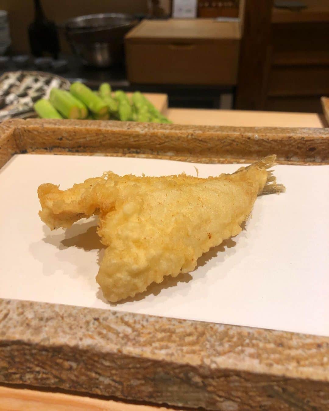濱野りれさんのインスタグラム写真 - (濱野りれInstagram)「Tempura 'Sonoji' I came here for the first time!! I am so satisfied to eat such a classic tempura until full ❤︎ Thank you for this opportunity to eat Sonoji's Tempura!! .. .. はじめての '蕎ノ字' さん🍤 王道の天ぷらをこんなにお腹いっぱいたべれて幸せ〜🥺💫 天ぷらってあんまり食べる機会なくてもっと色んなお店発掘したいなと思いました😊🌹 .. .. #rirelog#sonoji#tempura#tenpura #toptokyorestaurants#tokyorestaurant#nihonbashi#ningyocho#tokyoeats#foodie#foodstagram#gourmet#tabelog#食べログ#天ぷら#日本橋#人形町#人形町グルメ#日本橋グルメ#食べるの大好き#食べ歩き#東京グルメ#グルメ部#グルメ女子#たべすたぐらむ#蕎ノ字#日本橋蕎ノ字」6月5日 20時05分 - riregram