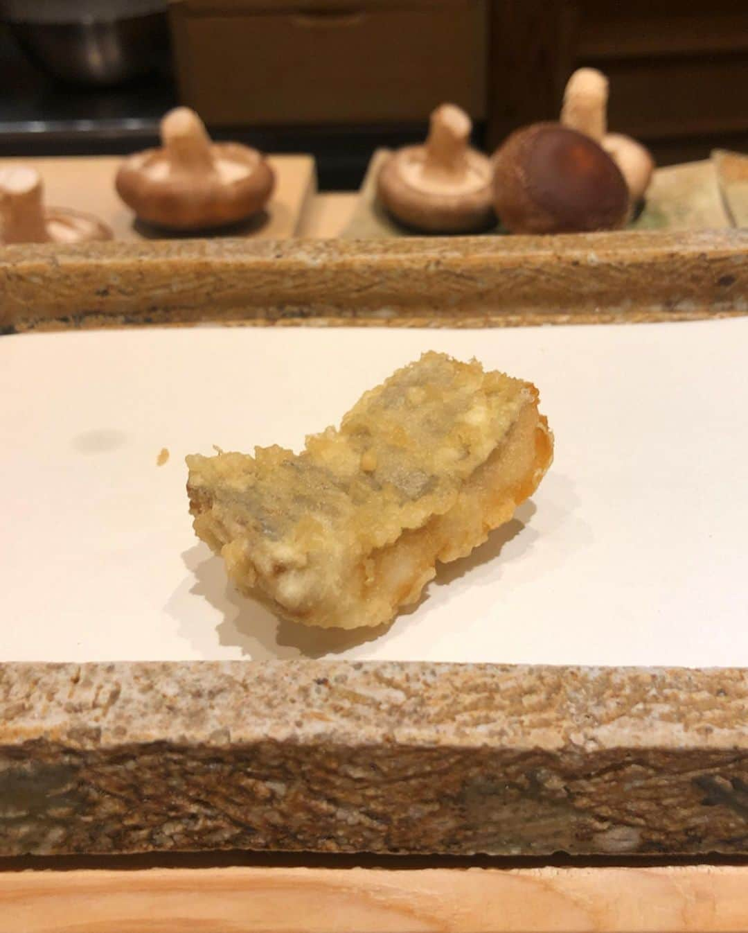 濱野りれさんのインスタグラム写真 - (濱野りれInstagram)「Tempura 'Sonoji' I came here for the first time!! I am so satisfied to eat such a classic tempura until full ❤︎ Thank you for this opportunity to eat Sonoji's Tempura!! .. .. はじめての '蕎ノ字' さん🍤 王道の天ぷらをこんなにお腹いっぱいたべれて幸せ〜🥺💫 天ぷらってあんまり食べる機会なくてもっと色んなお店発掘したいなと思いました😊🌹 .. .. #rirelog#sonoji#tempura#tenpura #toptokyorestaurants#tokyorestaurant#nihonbashi#ningyocho#tokyoeats#foodie#foodstagram#gourmet#tabelog#食べログ#天ぷら#日本橋#人形町#人形町グルメ#日本橋グルメ#食べるの大好き#食べ歩き#東京グルメ#グルメ部#グルメ女子#たべすたぐらむ#蕎ノ字#日本橋蕎ノ字」6月5日 20時05分 - riregram