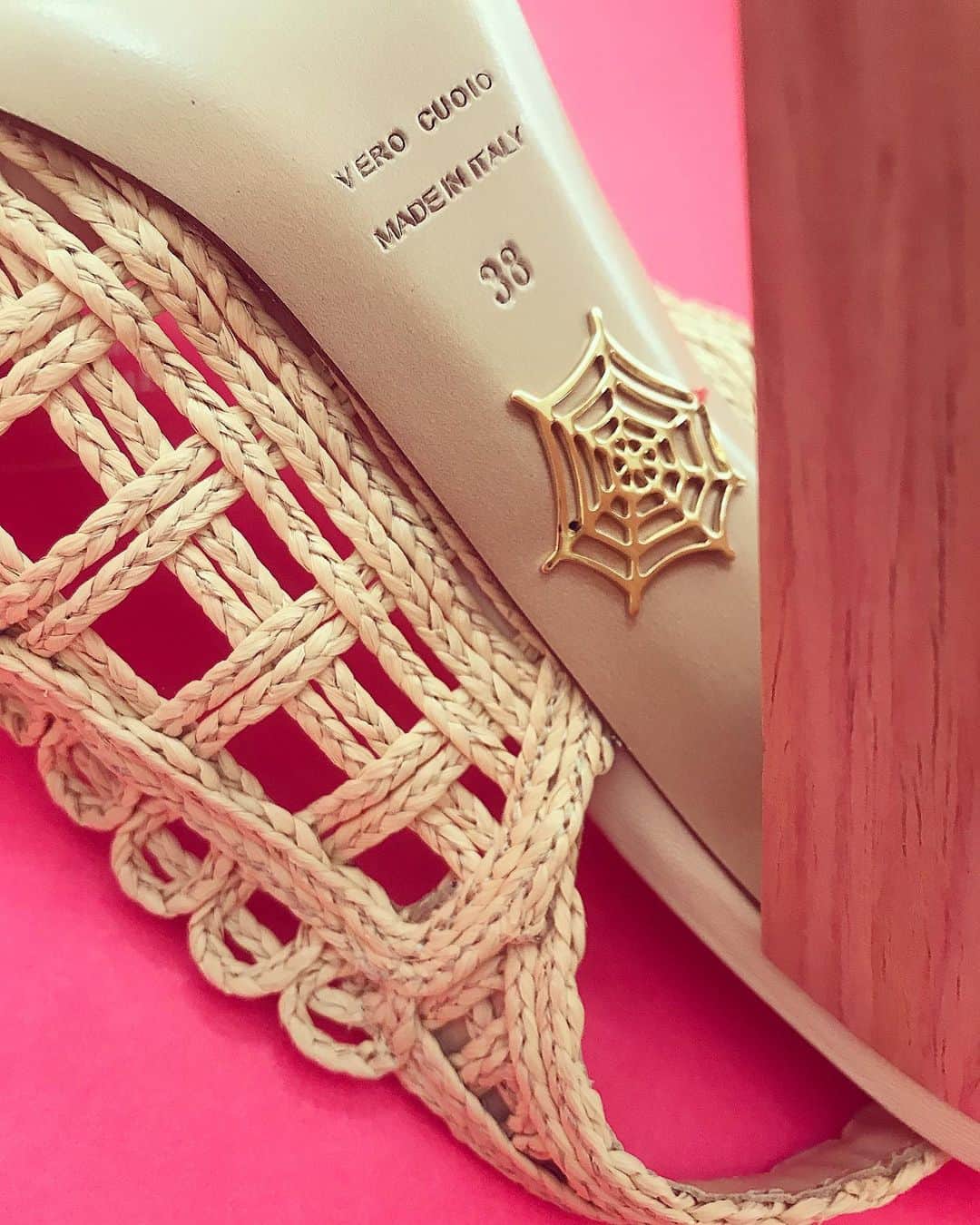 のインスタグラム：「38 🥳 Age or shoe size?」