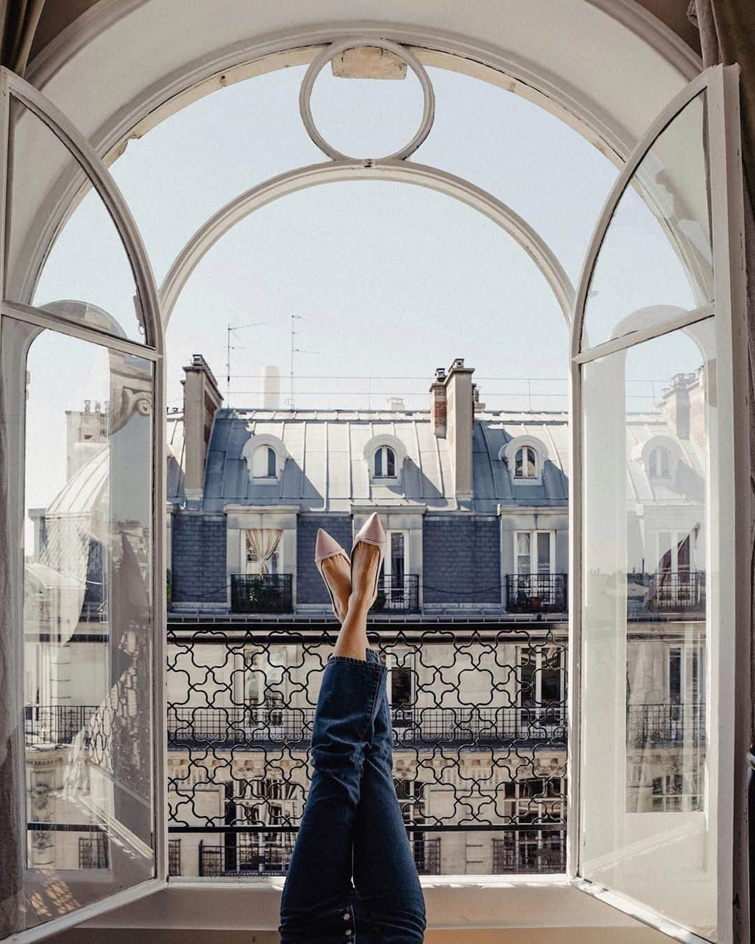 My Little Parisさんのインスタグラム写真 - (My Little ParisInstagram)「Paris vous fait du pied. ⠀ 🇬🇧 : Falling head over heels for Paris. ⠀ ( 📸 @paris.with.me)」6月5日 20時20分 - mylittleparis