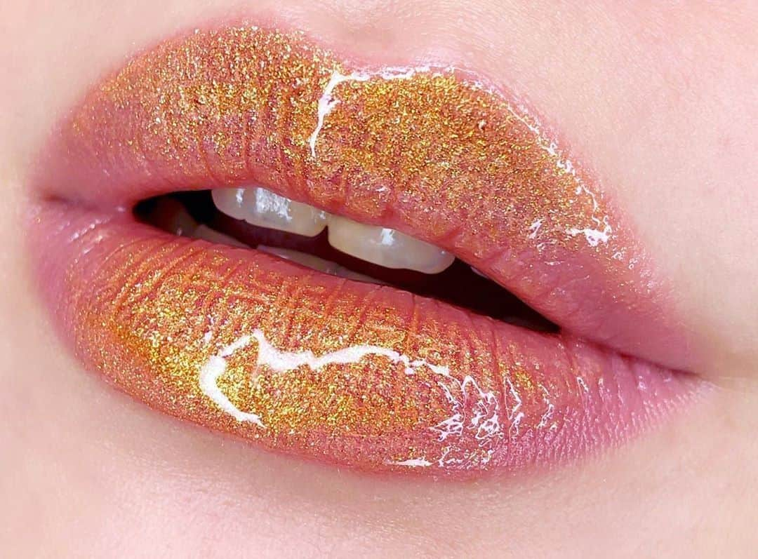 M·A·C Cosmetics Canadaさんのインスタグラム写真 - (M·A·C Cosmetics CanadaInstagram)「@jantyjanty Paired Lipstick in Let’s Mesa Around and Lipglass in Nature Freak from our NEW Electric Wonder Summer Collection for a glowy sunset lip look ⚡️ #MACElectricWonder is available now online and in-store tomorrow!」6月5日 20時15分 - maccosmeticscanada