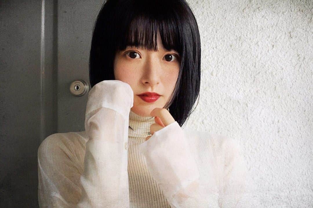 渡部幸也のインスタグラム：「CHANEL 『DECISIVE SECOND』J12のパリ→スイスの撮影の日々5日目🇨🇭 この日はJ12が作られている工場での撮影がメイン📸 時計職人さん達の匠な技術と、CHANELの時計に対しての深い思いを感じる事が出来ました✨ やっぱりプロって素敵ですね😭 って事で、簡単ではありますが、今回の撮影は本当にざっくりこんな感じでした😊 またこんな素敵な方達と、ヘアメイクを通して一緒にお仕事させてもらいたい❗️ そんな訳で、美容師としてもヘアメイクとしても両方頑張りますので、皆様引き続きサロンもよろしくお願いします🙇  #ヘアスタイル #ヘア #髪型 #ヘアカタログ #ヘアセット #ヘアアレンジ #パーマ #カラー #ヘアカラー #hair #恵比寿美容院 #代官山美容室 #代官山美容院 #美容学生 #サロン #中目黒美容室 #中目黒美容院 #恵比寿美容室 #サロンモデル #lala__hair #ヘアメイク #hpb_hair #中目黒 #代官山 #恵比寿 #渋谷 #ar_magazine #murua #emoda #chanel」