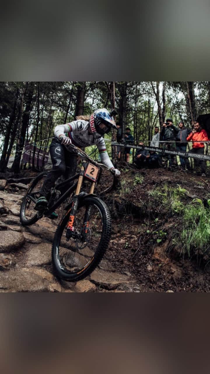 のインスタグラム：「Fast flow in Fort William. @rachybox dominates the highland hills to win a legendary 38th UCI Downhill World Cup Win. 🏴󠁧󠁢󠁳󠁣󠁴󠁿 #downhill #mtb #bike #scotland #redbull」
