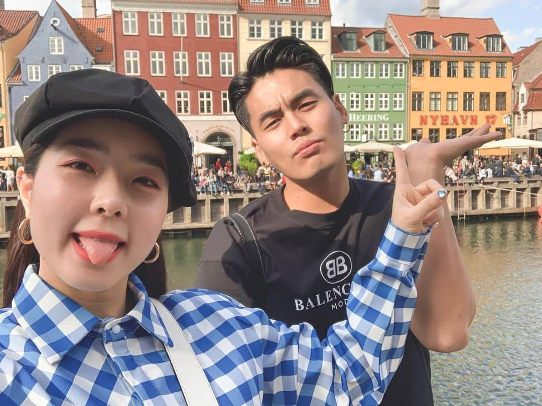 GYEON SEOさんのインスタグラム写真 - (GYEON SEOInstagram)「_* what a touristy mode 🤪😜 . . #queengsnap」6月5日 20時21分 - queengyeon