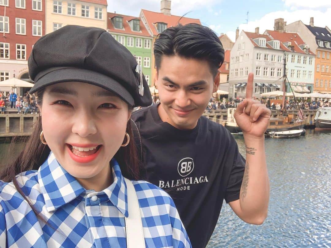 GYEON SEOさんのインスタグラム写真 - (GYEON SEOInstagram)「_* what a touristy mode 🤪😜 . . #queengsnap」6月5日 20時21分 - queengyeon