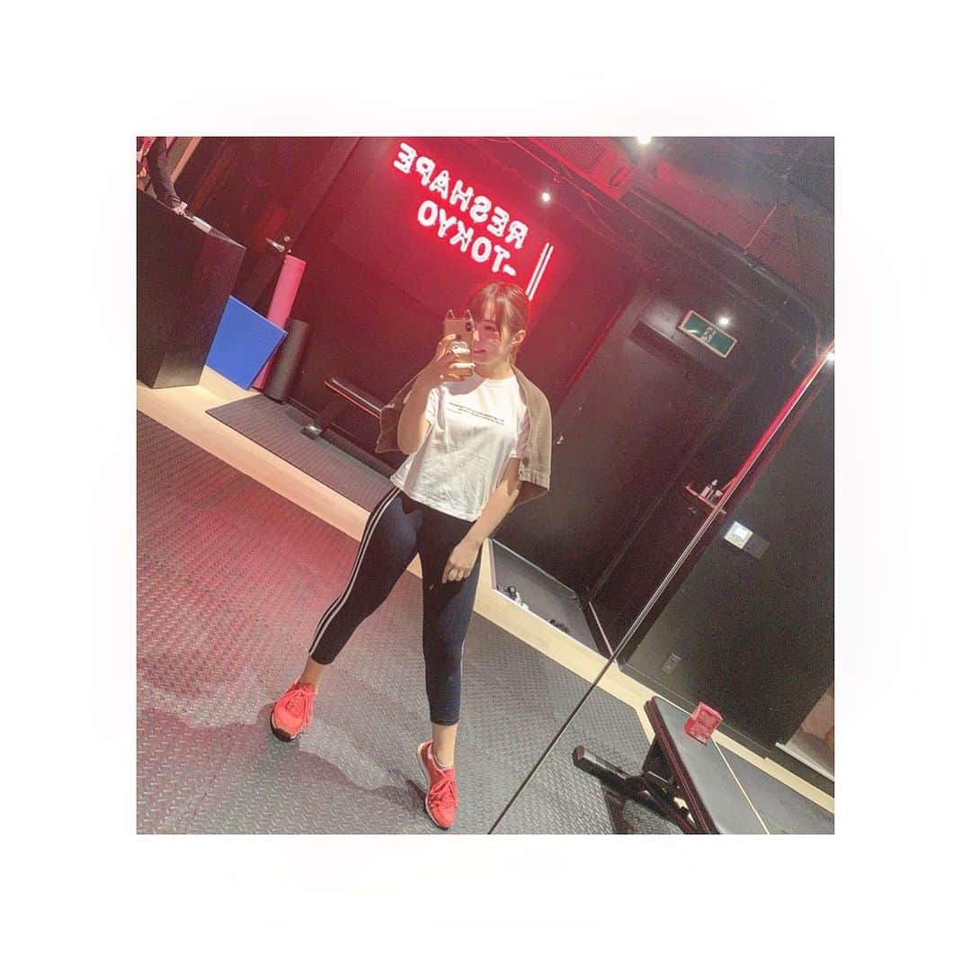 前田美里のインスタグラム：「パーソナルトレーニング。💪 目指せ美尻。！！！！ #パーソナルトレーニング #reshapetokyo #ジム #筋トレ #ボディメイク #美尻 #筋トレ女子」
