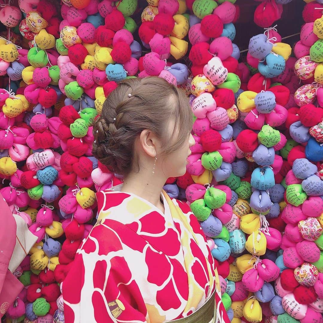 濵松里緒菜さんのインスタグラム写真 - (濵松里緒菜Instagram)「* * * 京都のおすすめスポット！ * 「八坂庚申堂」 * 前から気になっていた場所で、 やっと行けて嬉しい😊 * * Yasaka Koshindo is one of the places  I recommend if you go to Kyoto! You write your wish on the colored ball “kukurizaru” and then hang it. Although you have to walk a bit,  this place is close enough to walk from Kiyomizu Temple  so if you ever have the chance to go to Kiyomizu Temple you should definitely stop by here too☺︎ * * #京都 #八坂庚申堂 #kyoto #japan #temple #colorful #yasakakoshindo」6月5日 20時54分 - riona_hamamatsu