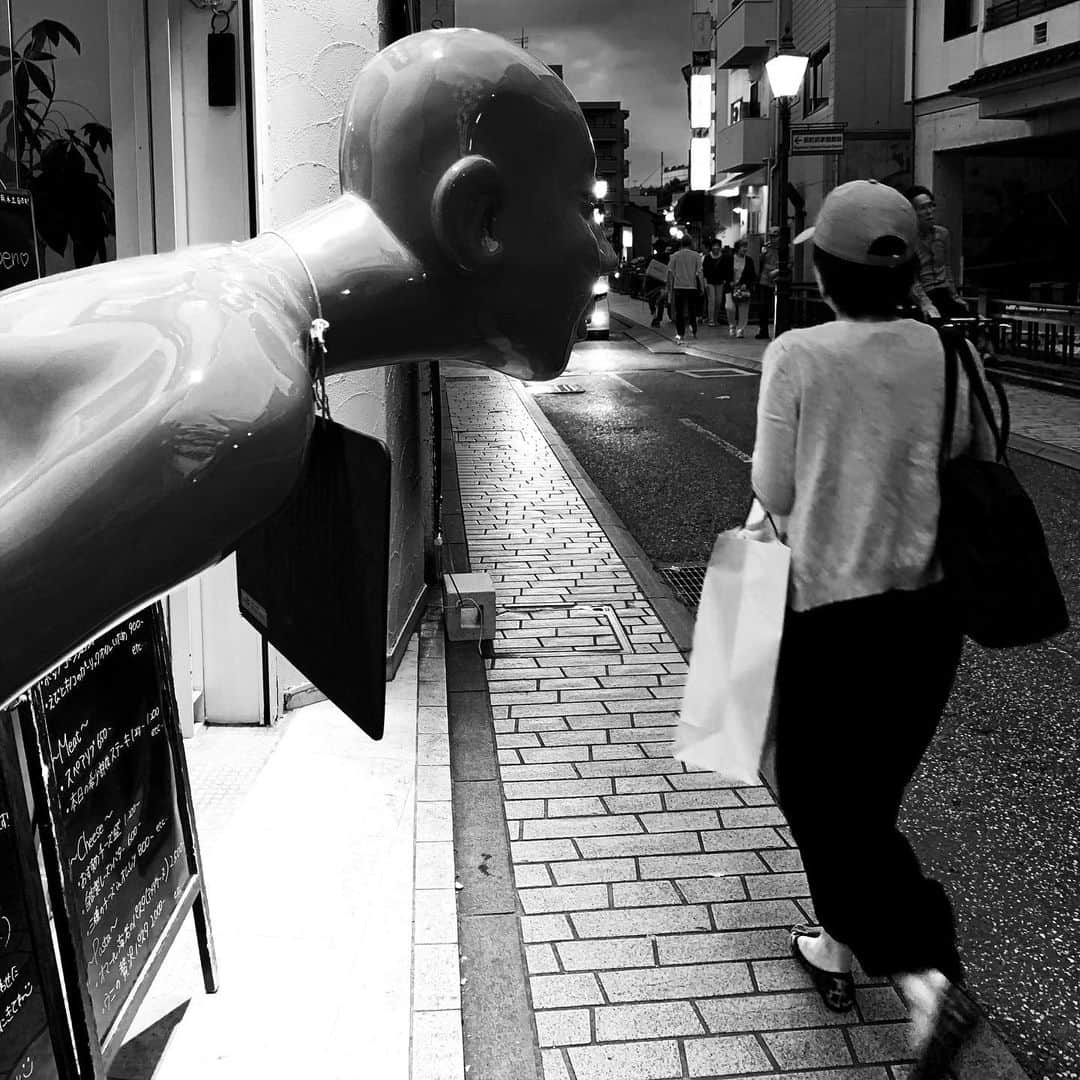 naotakeのインスタグラム：「ささやき - A whisper / iPhone XR + Snapseed, 20190606 . . 昨日はカレーうどん、今日はカレーライス。明日はナンだ？ . . #royalsnappingartists #infamous_family #rsa_main #infinity_photo_cult #2_fineart #jp_gallery #jp_gallery_bnw #trb_bnw #wp_bnw  #bnw_life #bnwlife_member #bnw_life_shots #bnw_captures #world_bnw #top_bnw #team_jp_ #team_jp_モノクロ #ig_energy_bw #ig_nihon #streetphotographybnw #igersjp #blackandwhite #bnw #bnwphoto #monochrome #bw #bnwphotography #ShotOniPhone #shotoniphoneXR」