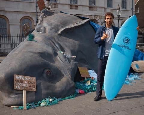 マチュー・フラミニさんのインスタグラム写真 - (マチュー・フラミニInstagram)「Showing support for @surfersagainstsewage outside the UK parliament today. The goal is to protect our oceans, reduce pollution and combat climate change.  Individually we’re a drop, together we’re an ocean. ✌🏽🌎 . . @OneUnity #sustainableperformance #worldenvironmentday #ocean #plasticfree」6月5日 21時09分 - mathieuflamini