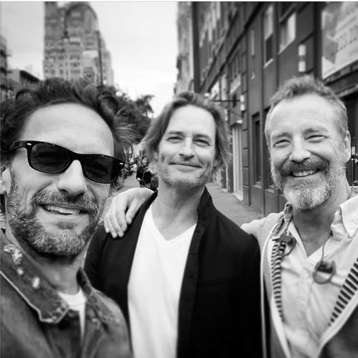 ジョシュ・ホロウェイさんのインスタグラム写真 - (ジョシュ・ホロウェイInstagram)「🍎. The Big Apple = Bumping into old friends. #repost @rainerarts #SmallWorld」6月5日 12時26分 - officialjoshholloway