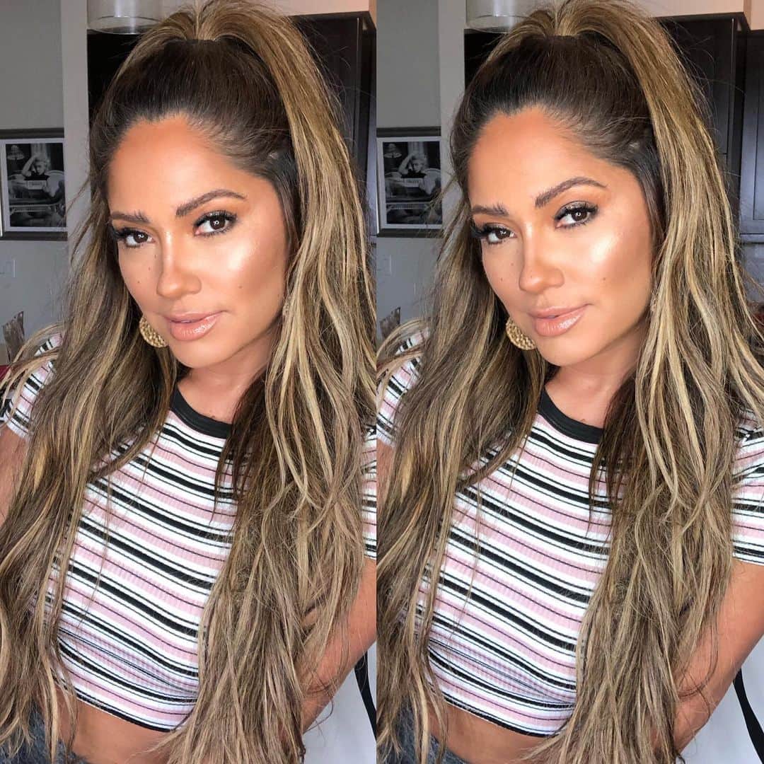ジェシカ・バーチアーガのインスタグラム：「Today’s look by @antonioglam using all @fentybeauty products.  Foundation: Pro Filt’r Soft Matte 330 Concealer: 250 Bronzer: Bajan Gyal Highlighter duo: Afternoon Snack/ Mo’Hunny Stunna Lip Paint: “Unbutton” Gloss Bomb: “Fenty Glow” Lashes by: @jes_adrianna」
