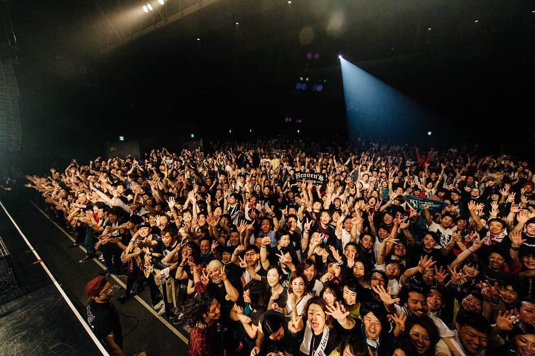 T$UYO$HIさんのインスタグラム写真 - (T$UYO$HIInstagram)「We Control-Suburban Tour2019- final 仙台PIT 思い出ありすぎな街仙台 喜久福食べたかった仙台 ありがとう。 また来るよ カメラマンしてる俺を撮ったのは @ysz.photo  photo 2 by 俺（笑） #thebonez#combatguitars  #msmltokyo#msml#reebokclassic」6月5日 12時47分 - tsuyoshi_ptp