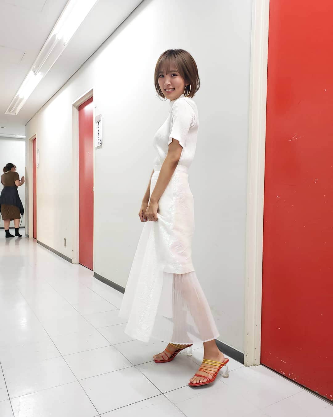 夏菜さんのインスタグラム写真 - (夏菜Instagram)「今日はふたーつ！ 19時からはテレビ朝日であいつ今何してる？🧡 22時から日テレでダウンタウンDX💚 だよー！ チェックしてねー💕 Dress&Skirt:@tarohoriuchi Earring:@mondayeditionseoul Shoes:@rejinapyo Stylist:@erica_mimura」6月5日 12時54分 - natsuna_official