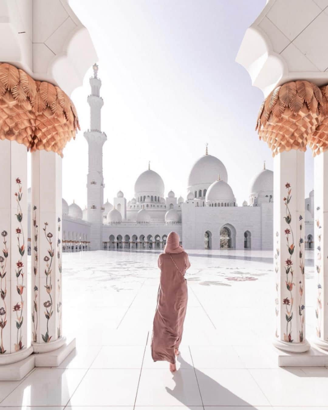 Canon Asiaのインスタグラム：「Canon wishes all our Muslim friends 🕌 Selamat Hari Raya Aidilfitri! ✨🌙 May you enjoy this festive season with your loved ones and capture precious moments with your Canon.  What do you look forward to during Hari Raya Puasa? Share with us! We would love to hear from you. ❤️ 📷 Image by @shackette using the Canon EOS-1D X Mark II | Canon EF 16-35mm f/4L IS USM |f/4.5 | 1/800s | ISO 100 | 16mm  Want your photos to be featured too? Tag them with #canonasia or submit them on My Canon Story, link in bio!  #canonasia #photography #selamathariraya #blessings」