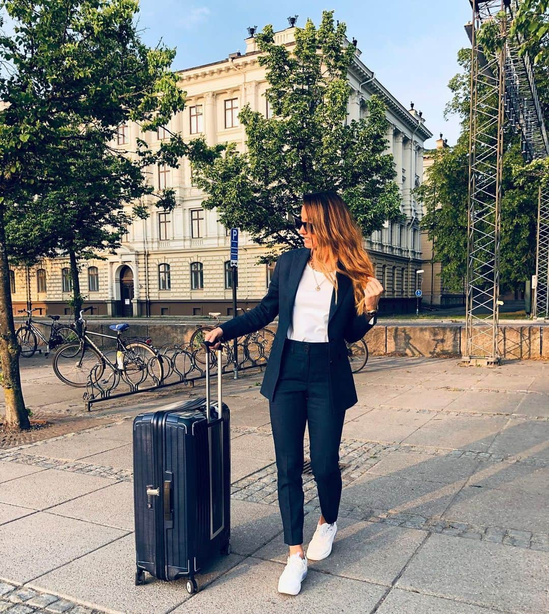 コソヴァレ・アスラニさんのインスタグラム写真 - (コソヴァレ・アスラニInstagram)「In Sweden we travel in style. A tout à l’heure France 🇫🇷 #swewnt #worldcup2019」6月5日 13時11分 - asllani9