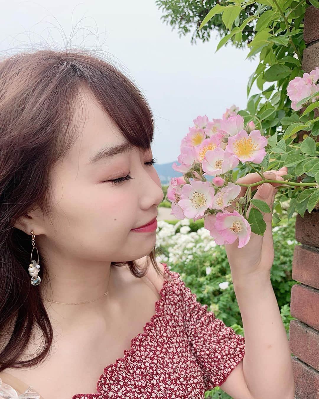 加藤夕夏さんのインスタグラム写真 - (加藤夕夏Instagram)「﻿ ﻿ ビーズのカバン﻿ 可愛い、、、🌼﻿ ﻿ ﻿ お母さんカメラ﻿ ドアップなりがち、、、😂笑﻿ ﻿ ﻿ #滋賀﻿ #柳が崎湖畔公園﻿ #イングリッシュガーデン﻿ #Flower﻿ #花﻿ #ビーズバッグ  #casselini﻿」6月5日 13時06分 - uuka_nmb