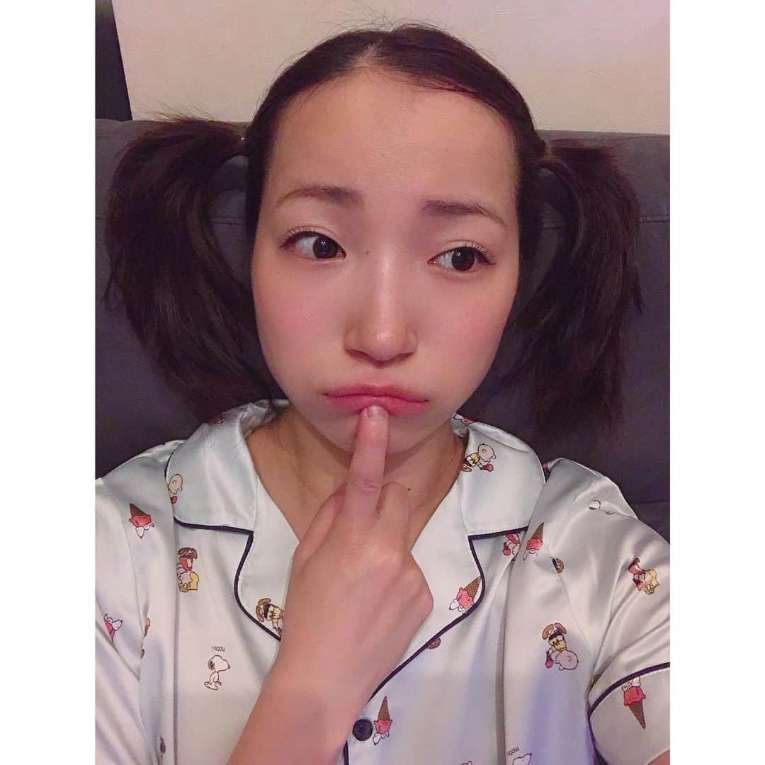 有明ゆなさんのインスタグラム写真 - (有明ゆなInstagram)「こりゃ ウーパールーパーだな！笑笑 こんな髪型ひっさしぶりにしたわ！ 髪の毛伸びたから 寝るとき髪の毛邪魔でさ！笑笑 . . . . #有明ゆな #ツインテール #ツインテ #パジャマ #gu #ルームウェア #スヌーピー #snoopy #離れ目 #ウーパールーパー #グラドル #グラビアアイドル」6月5日 13時09分 - ariake_yuna