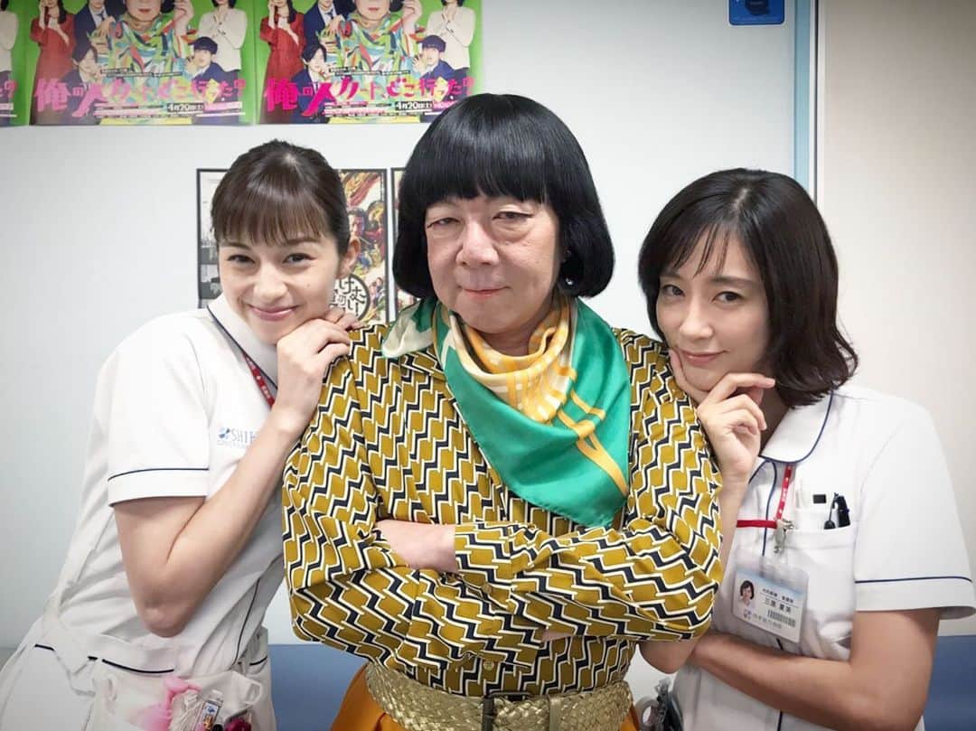 水川あさみのインスタグラム：「👠✖️💉 かわいいかわいい原田のぶお先生。古田さんはね、足が細くてスラーっと綺麗だからスカートが似合うんだわ。笑 #俺のスカートどこ行った #白衣の戦士 どちらのドラマもどうぞよろしく🌞」