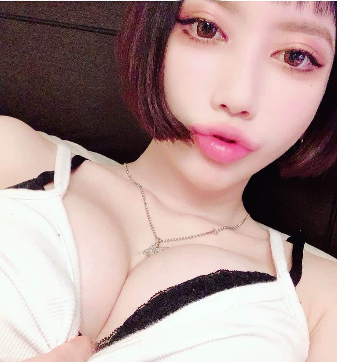 のインスタグラム：「💋」