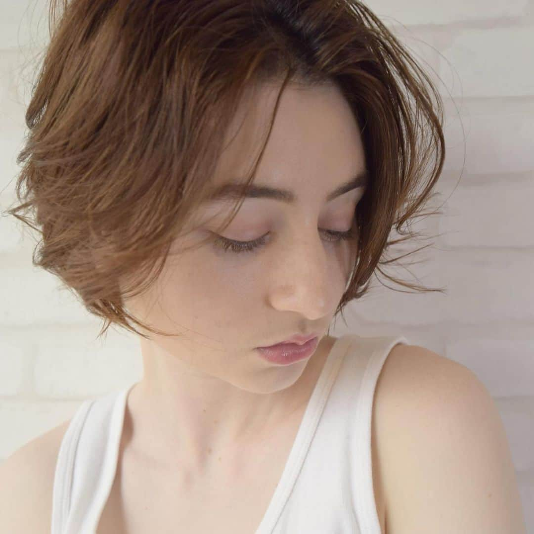 中野美容院・中野美容室 Premier Modelsさんのインスタグラム写真 - (中野美容院・中野美容室 Premier ModelsInstagram)「グロスグレージュ ◉ブリーチ剤：Schwarzkopf_FIBREPLEX @schwarzkopfjapan . . ◉カラー剤：WELLA @wella_creativecolor . . ◉スタイリング剤：ポリッシュオイル…」 Kajihairグロスグレージュ ◉ブリーチ剤：Schwarzkopf_FIBREPLEX @schwarzkopfjapan . . ◉カラー剤：WELLA_KOLESTON PERFECT @wella_creativecolor . . ◉スタイリング剤：ポリッシュオイル @napla_official . . ◉ヘアビューロンs . .  担当プロデューサー KAJI streeters中野NEＷ OPEN★ NET予約は、プロフィールのURLから^ ^ 東京都中野区中野5-66-4 4階  #ヘアスタイル #髪型 #ヘアセット #ヘアアレンジ #ヘアカラー #カラー #model #updo #hair_videos#モデル #ヘアカタログ#hair #wella #撮影 #fashion #instafashion #hm #zara #forever21 #uniqlo #gu #bob #updo #haircolor #longhair #hairstyle#中野美容院#中野」6月5日 13時27分 - streeters7075