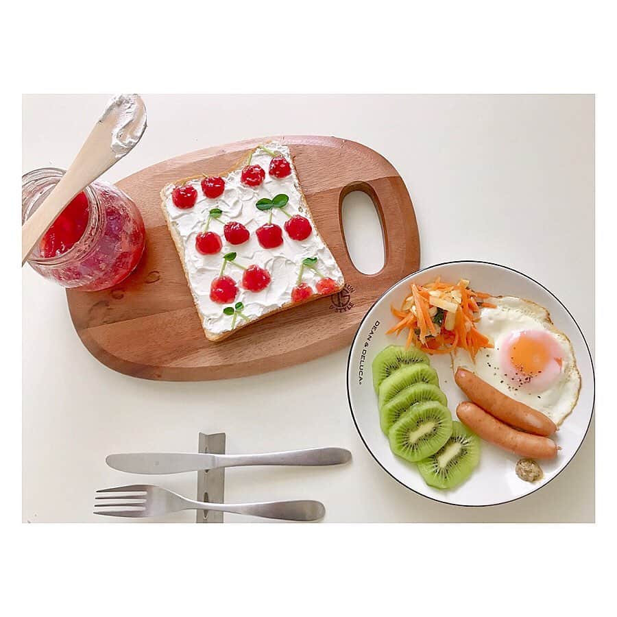 運上弘菜さんのインスタグラム写真 - (運上弘菜Instagram)「. . 今日はお休みなのでゆっくりご飯たべました~ やってみたかった可愛いトーストした…🍒 . . . #ひろなご飯  #ごはん記録 #ごはん日記 #朝ごはん #朝ごぱん #朝ごパン #お家カフェ #さくらんぼ #さくらんぼパン #食パンアレンジ #食パンアート #トーストアレンジ #トーストアート #食パン #トースト #にんじんしりしり」6月5日 14時02分 - nappi_0809