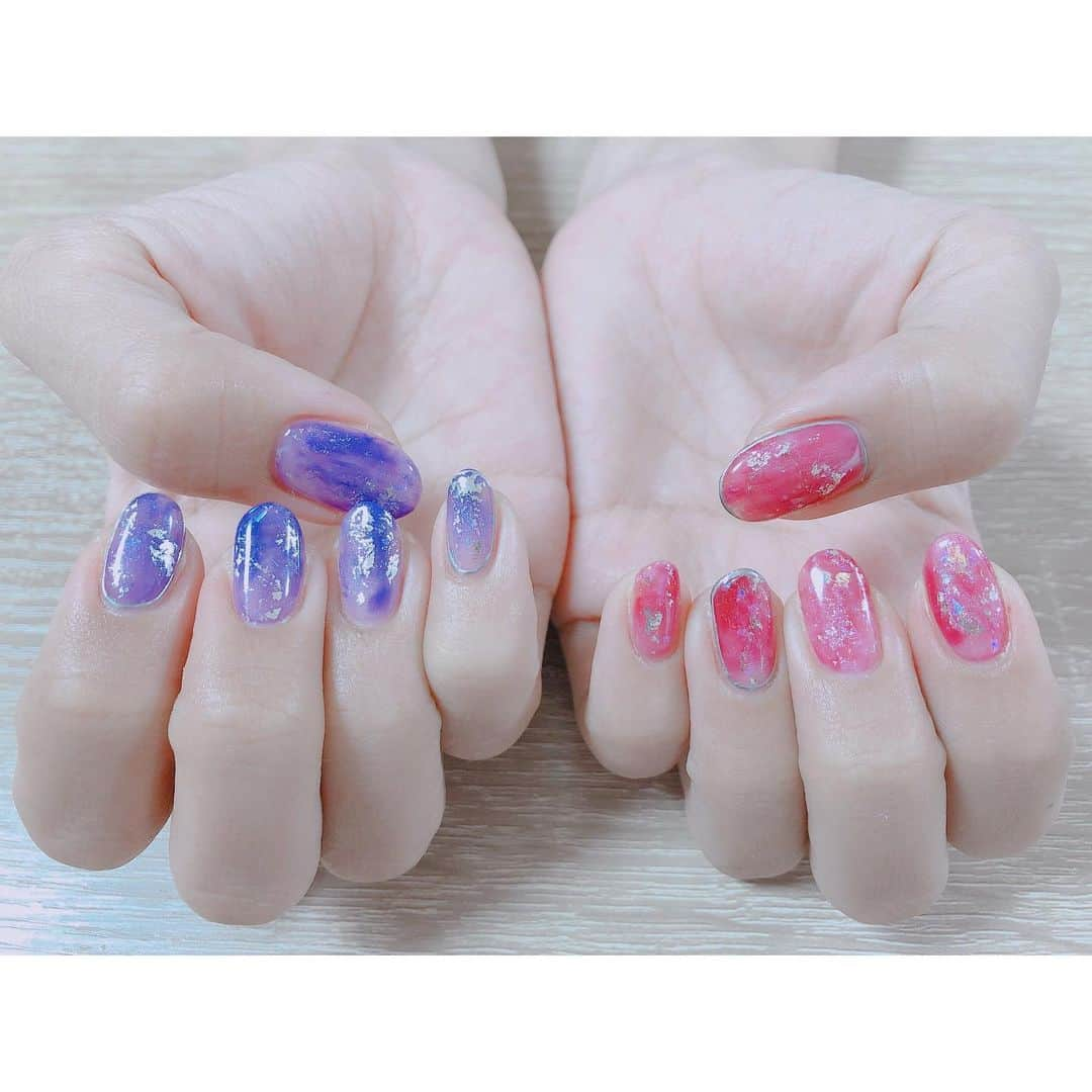 葉月さんのインスタグラム写真 - (葉月Instagram)「ㅤㅤㅤㅤㅤㅤㅤㅤㅤㅤㅤㅤㅤ ▽2019.4.1.~4.30 両手違う色☺️💓 ㅤㅤㅤㅤㅤㅤㅤㅤㅤㅤㅤㅤㅤ #nail #naildesign #newnail #ニュアンスネイル #パープルネイル #ピンクネイル」6月5日 14時11分 - hazu1121