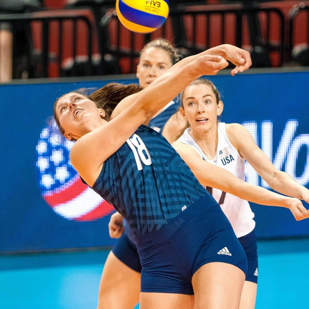 USA Volleyballさんのインスタグラム写真 - (USA VolleyballInstagram)「@usavwnt overcame a slow start to defeat Korea 3-1 in FIVB Volleyball Nations League in Lincoln. Chiaka Ogbogu scores team-high 16 points and Jordan Larson adds 13 points playing in home state. USA now 1 of 3 teams at 6-1. For match recap, visit www.usavolleyball.org.」6月5日 14時40分 - usavolleyball