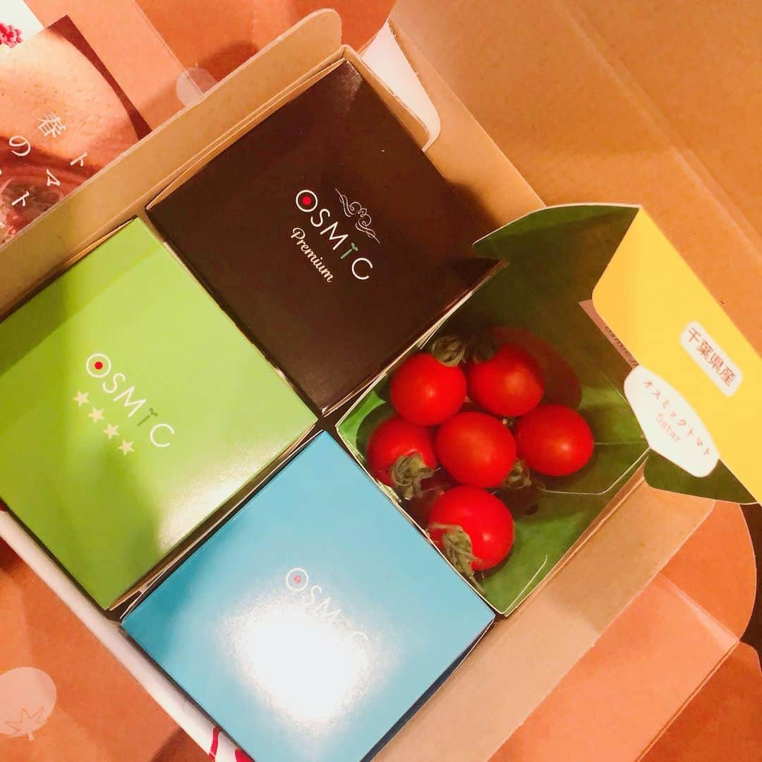 国生さゆりさんのインスタグラム写真 - (国生さゆりInstagram)「新鮮トマト🍅頂きました🍅甘酸っぱさが、噛むと口の中で弾ける🍅美味しい🍅#新鮮野菜 #トマト #国生さゆり」6月5日 14時59分 - sayurikokusho