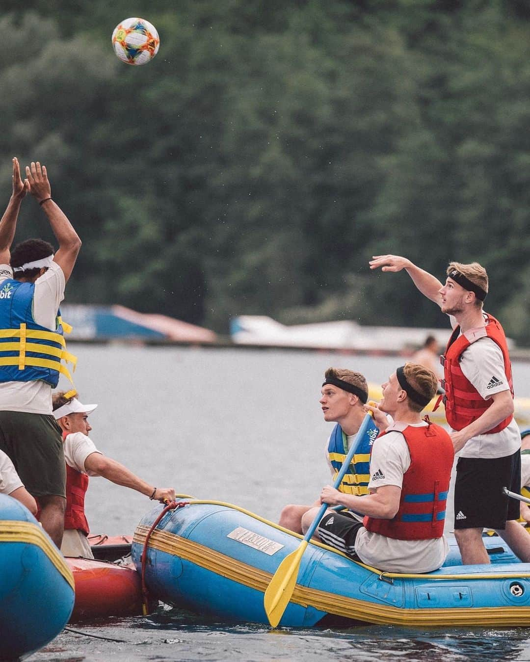 ティモ・ヴェルナーさんのインスタグラム写真 - (ティモ・ヴェルナーInstagram)「@dfb_team - building 🏄‍♂️ #diemannschaft」6月5日 15時05分 - timowerner