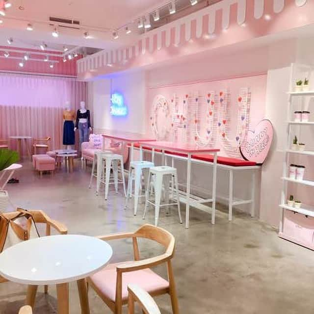 Chuuさんのインスタグラム写真 - (ChuuInstagram)「❤️notice❤️Chuu Vietnam Flagship store just open ‘chuu cafe’ please come and enjoy chuu time :)」6月5日 15時09分 - chuu_official