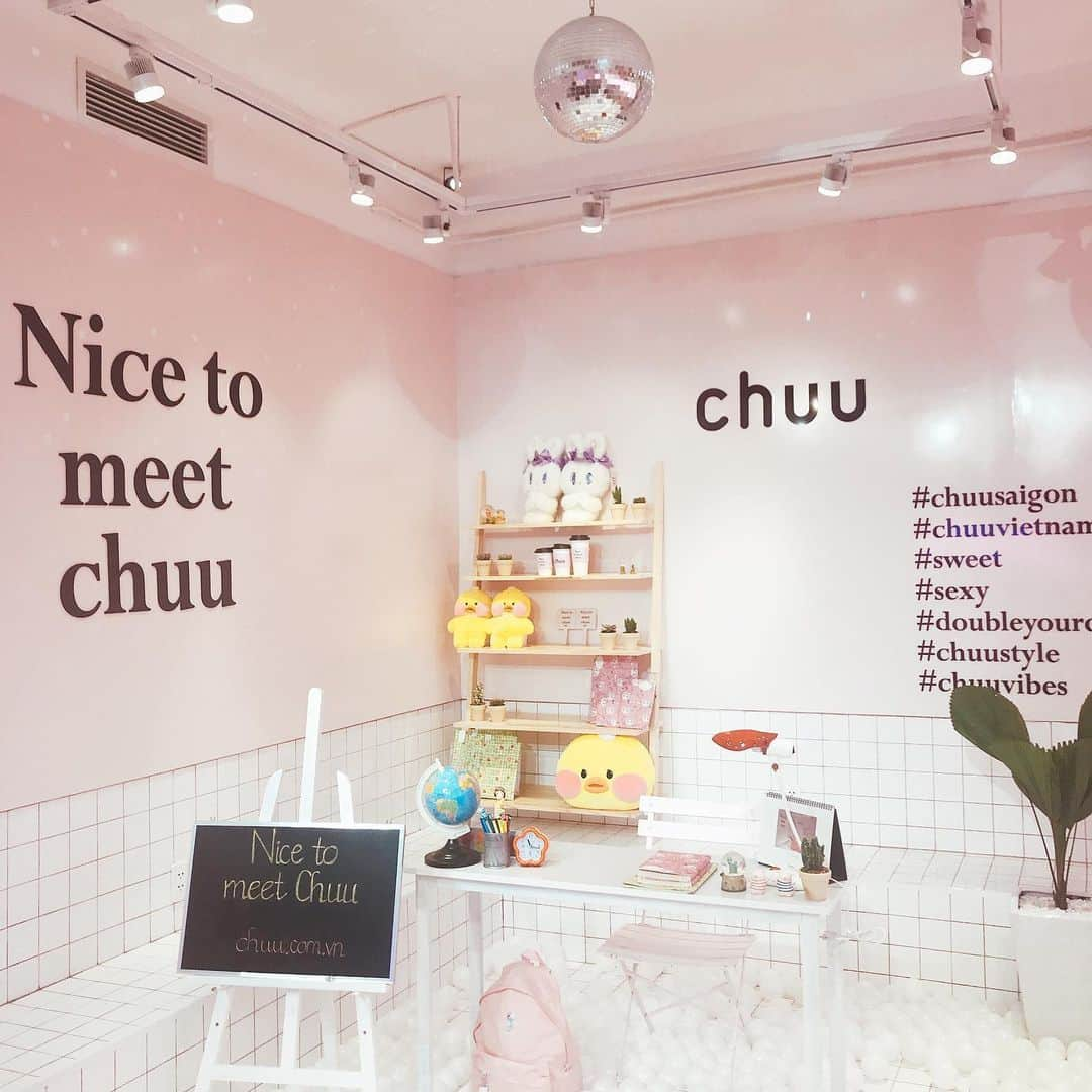 Chuuさんのインスタグラム写真 - (ChuuInstagram)「❤️notice❤️Chuu Vietnam Flagship store just open ‘chuu cafe’ please come and enjoy chuu time :)」6月5日 15時09分 - chuu_official