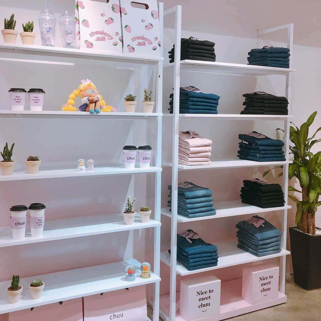 Chuuさんのインスタグラム写真 - (ChuuInstagram)「❤️notice❤️Chuu Vietnam Flagship store just open ‘chuu cafe’ please come and enjoy chuu time :)」6月5日 15時09分 - chuu_official