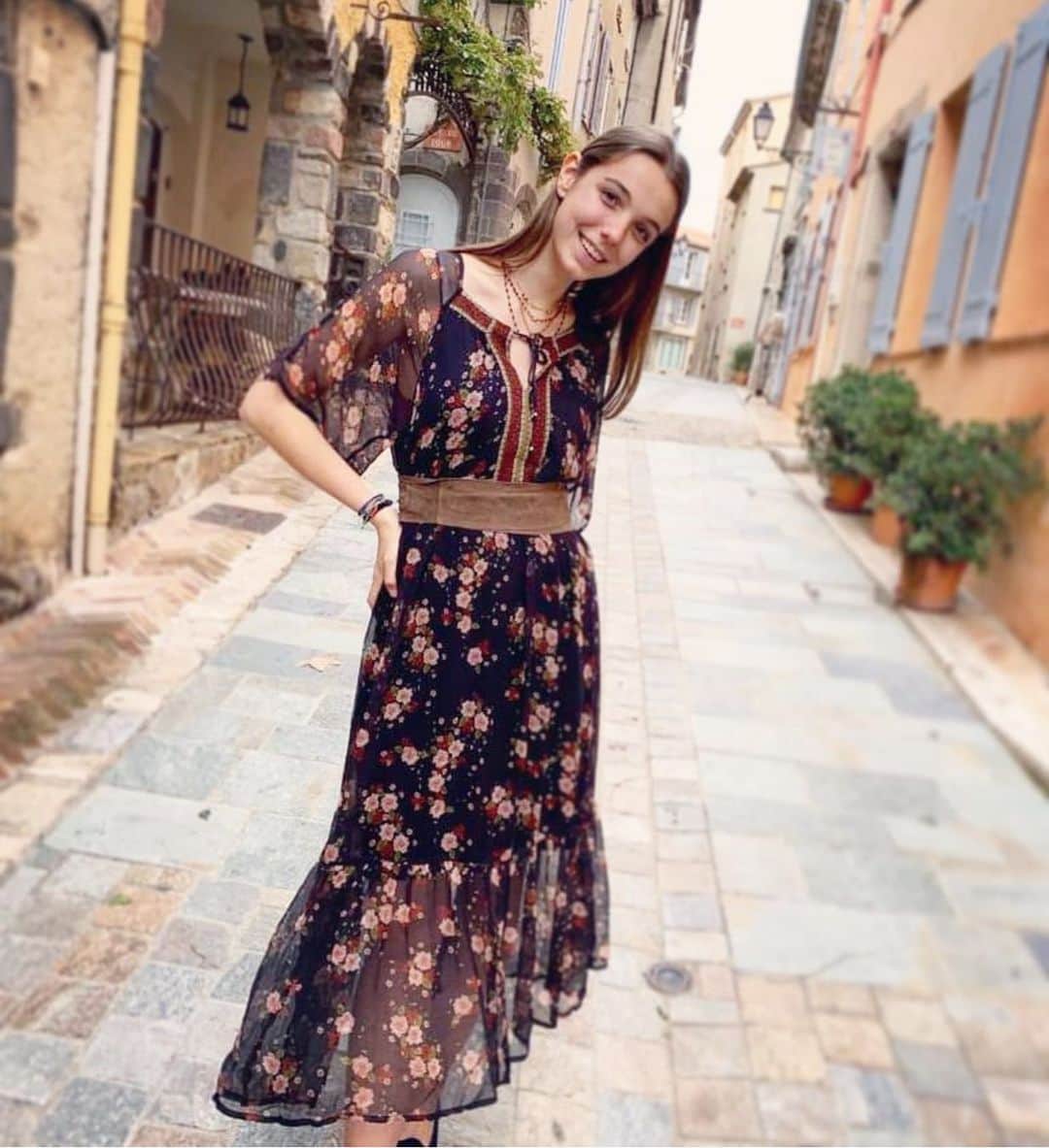 スターメラのインスタグラム：「Star Mela designs are realised in breezy, natural fabrics with natural dyes composing its signature summertime colour palette. ⭐️ MADI DRESS @farfallemilano . . . . . . . . #wednesdaymorning#starmelauk#starmeladress#instafashion #etnicchic #coolestdress#likeforlikes #bohochic#summerishere #sunny#lovesummerhateeverythingelse #paris#jadore#london#newyorkcity #mystarmela#fashion」