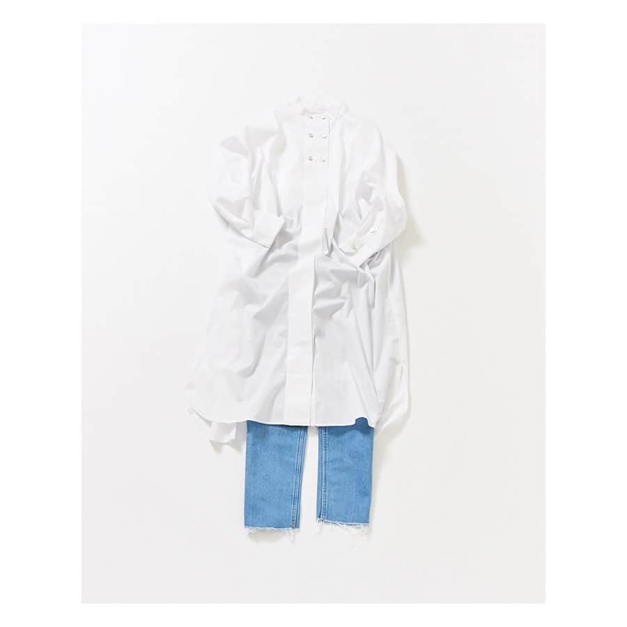 CIROI CIROI × MINETV VOL.1 ONAIRのインスタグラム：「【STYLE】 ＿＿＿＿＿＿＿＿＿＿＿＿＿＿＿＿＿＿＿＿＿＿＿＿＿ One-piece: Double button shirts one-piece Color: white Price: ¥23,000+tax . Bottom: Boys denim Color: Blue Price: ¥19,000+tax. . Sandal: intrecciato sandal Color: brown/black Price: ¥27,000+tax. ￣￣￣￣￣￣￣￣￣￣￣￣￣￣￣￣￣￣￣￣￣￣￣￣￣ . One-piece. ストライプの展開をしているダブルボタンワンピースのホワイトバージョンです。真っ白でストレートのシルエットは知的な上品さを演出してくれますが、少しオーバーなサイズ感が程よくカジュアルダウンしてくれる、万能な一枚。ボトムに合わせるのはもちろん、ワンピースとして１枚できても十分なレングスなのも使いやすいポイント。 . Bottom. まるで彼氏のデニムを借りたようなゆったりシルエットのボーイズデニムです。 ゆったりなのにどこか上品できれいめなシルエットに仕上がっているのがCIROI らしい特徴。ヒールやミュールに合わせて外しアイテムとして着用しても、スニーカーに合わせてカジュアルコーディネートをしても相性抜群のデニムです。 . #CIROI」