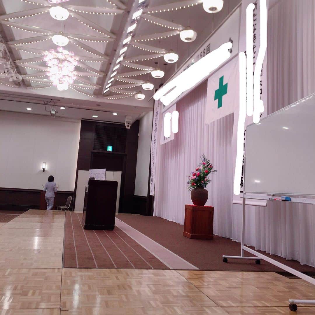 荒生暁子さんのインスタグラム写真 - (荒生暁子Instagram)「博多出張です。 大好物の鈴懸の和菓子を頂きました❤️ 行きの博多駅で ほかほかの梅ヶ枝餅を買い 控え室でティータイム☕️♪ 天神まで行ったので 愛用のIkuko、博多店に寄り道。 完売だった幻のドレスをゲット❤️ #博多出張#Ikuko#鈴懸 #出張の醍醐味 #梅ヶ枝餅」6月5日 15時26分 - akikoarao0904