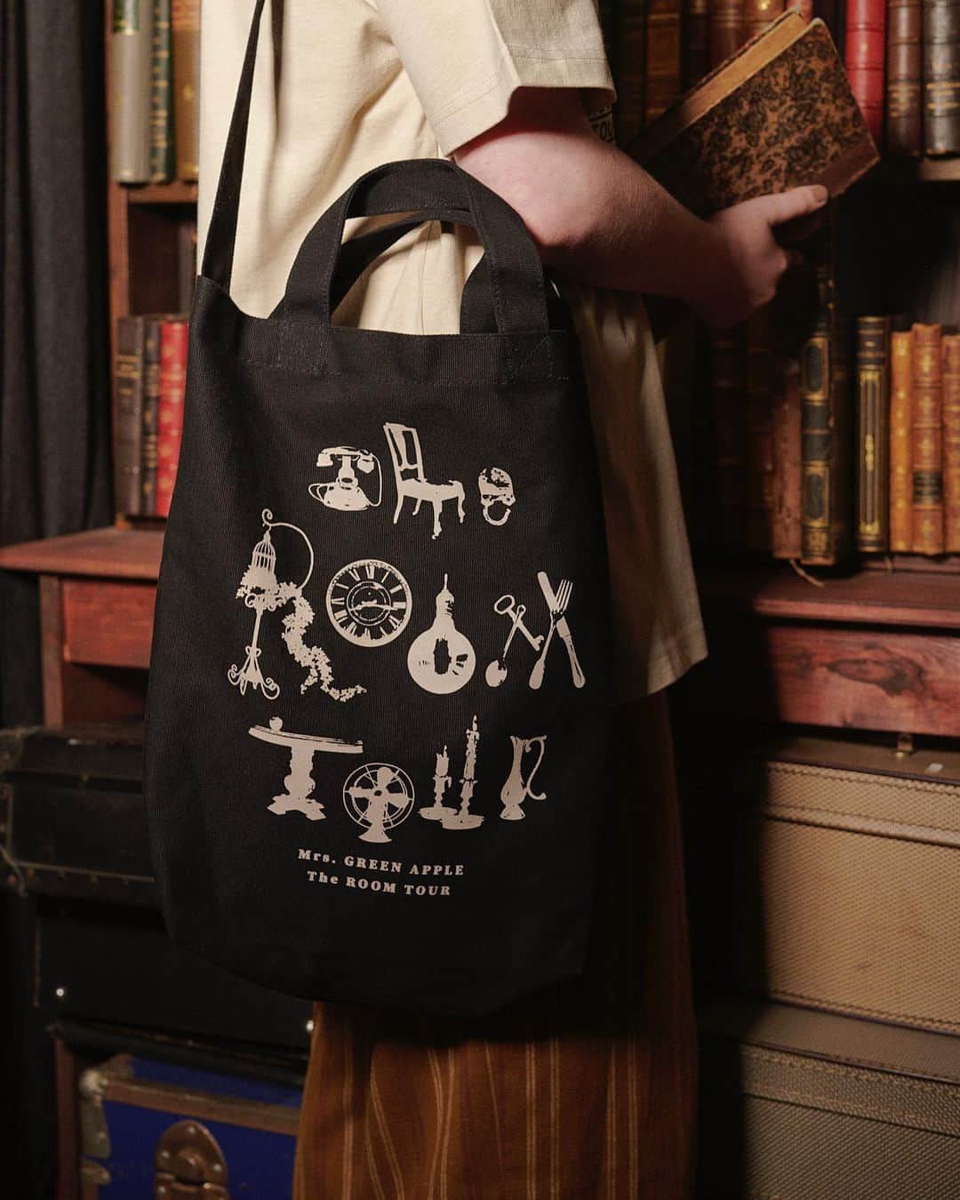 Mrs. GREEN APPLEさんのインスタグラム写真 - (Mrs. GREEN APPLEInstagram)「《The ROOM Tote》」6月5日 15時28分 - mgaband