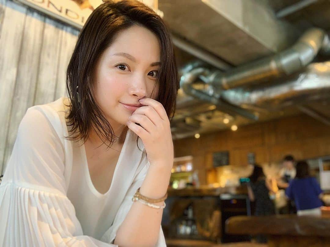のインスタグラム：「稽古前に#おしゃれカフェ で腹ごしらえ〜🤤✨ ・ ・ お腹いっぱい！ ってことで小屋入りです(*´꒳`*)✨ 頑張るぞーい！！ ・ ・ 『推定恋愛+』(@suitei_renai ) 6/12(水)〜16(日) https://passmarket.yahoo.co.jp/event/show/detail/01f2fh105uxx4.html ・ ・ #おひとりさま #ランチ #lunch #lunchtime  #ロコモコ #ロコモコ丼 #美味しい  #推定恋愛 #稽古 #舞台  #見に来てね  #寺田有希 #teradayuki」