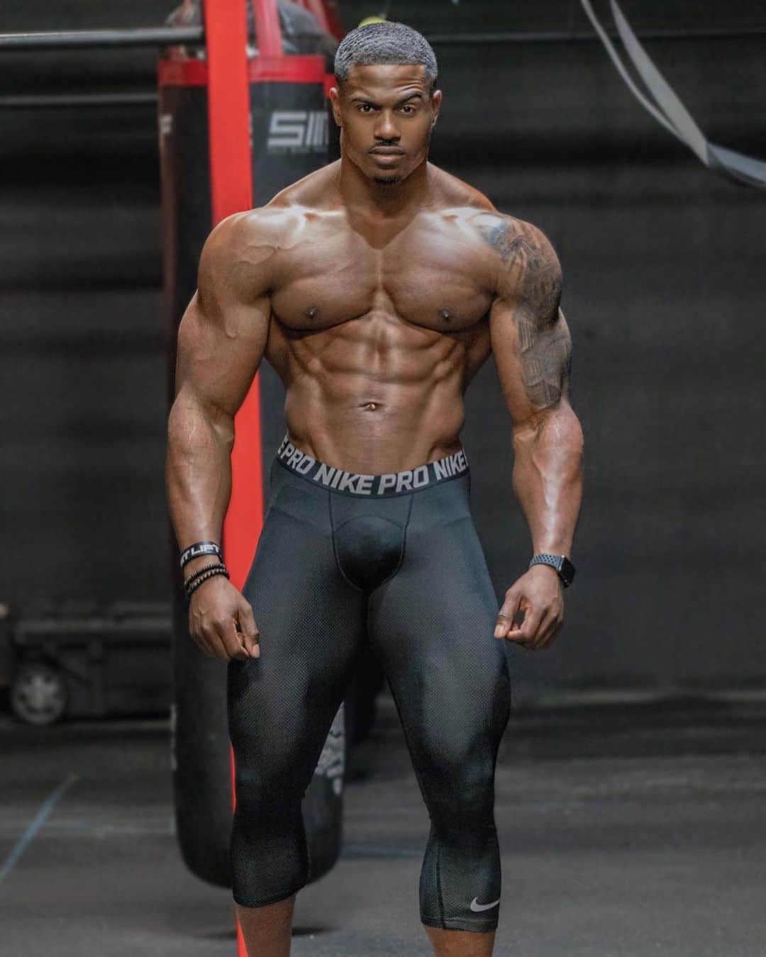 Simeon Pandaさんのインスタグラム写真 - (Simeon PandaInstagram)「Who were some of your physique inspirations growing up? ⤵️ Scroll 👉🏾 to see some of mine⁣ ⁣ I want to help you train! Visit my YouTube Channel: YouTube.com/simeonpanda for FREE diet tips and training routines, or download programs at SIMEONPANDA.COM⁣⁣ ⁣⁣ #simeonpanda #goku #guile #kenshiro #sagat #schwarzenegger #rambo #stallone」6月5日 15時36分 - simeonpanda